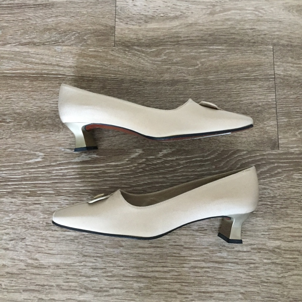 Stuart Weitzman Gold Kitten/Low Block Heel 5.5 - image 3